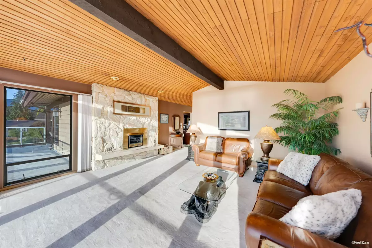 Breakfast Nook Photo of 3 Crawford Bay, Port Moody, BC