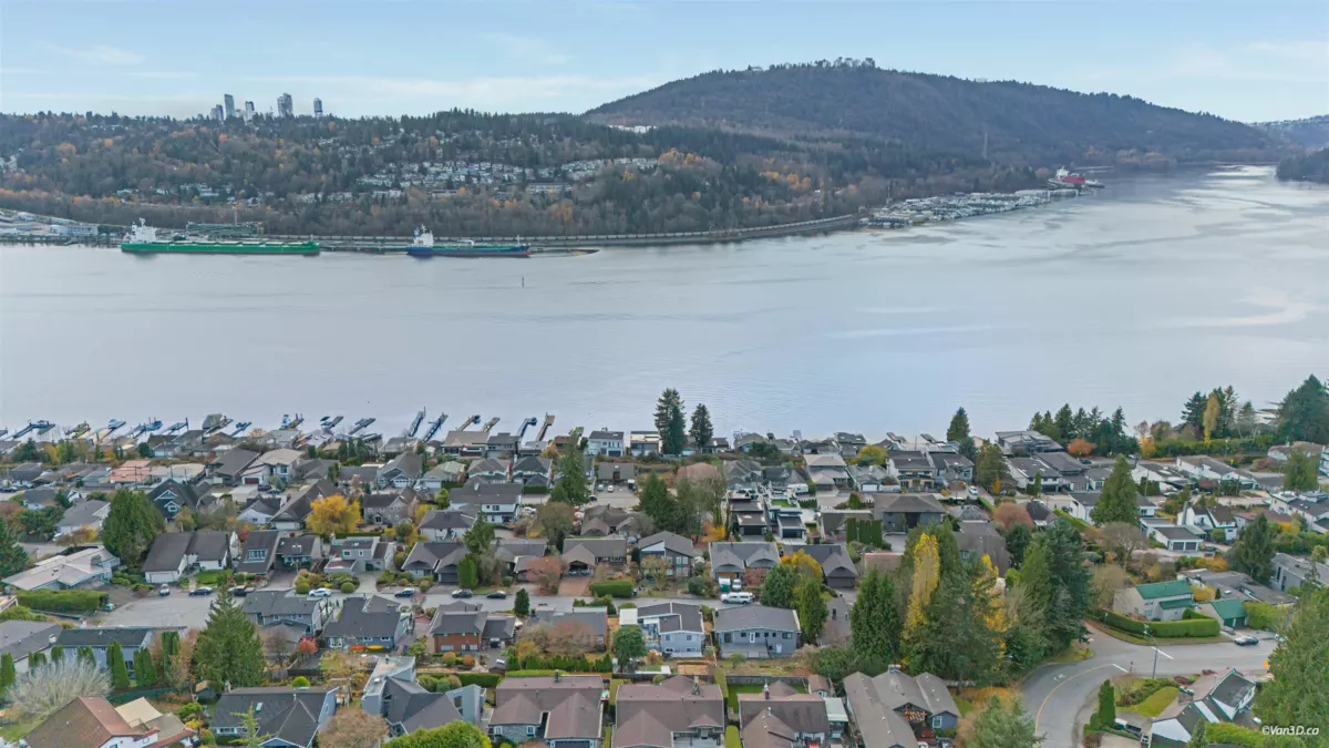 Hot Tub / Spa Photo of 3 Crawford Bay, Port Moody, BC