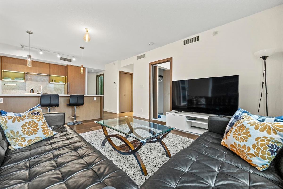Dining Area Photo of 758 38 Smithe Street, Vancouver, BC