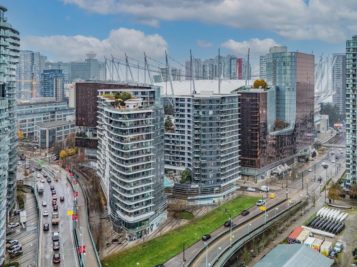 Laundry Room Photo of 758 38 Smithe Street, Vancouver, BC