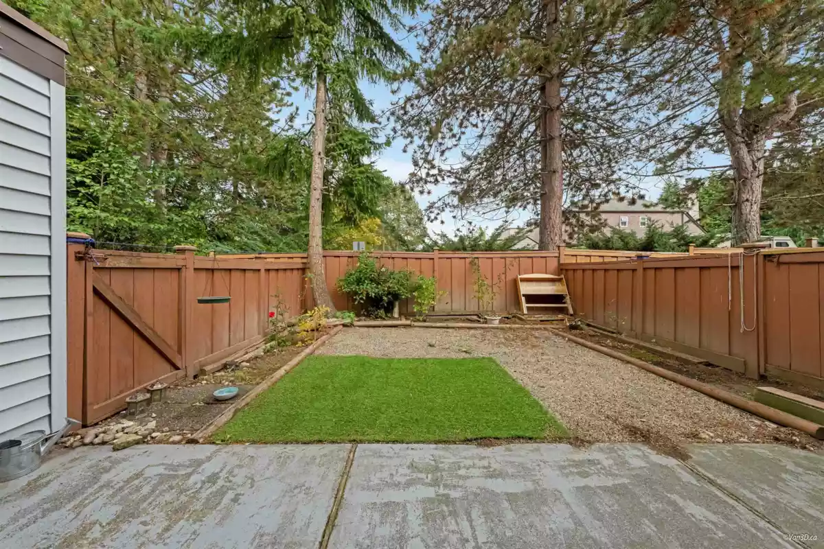 Bedroom 3 Photo of 10 7540 138 Street, Surrey, BC