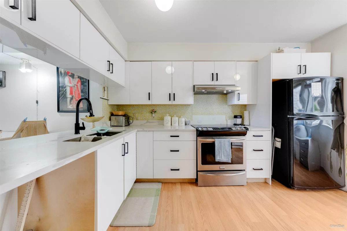Dining Area Photo of 10 7540 138 Street, Surrey, BC