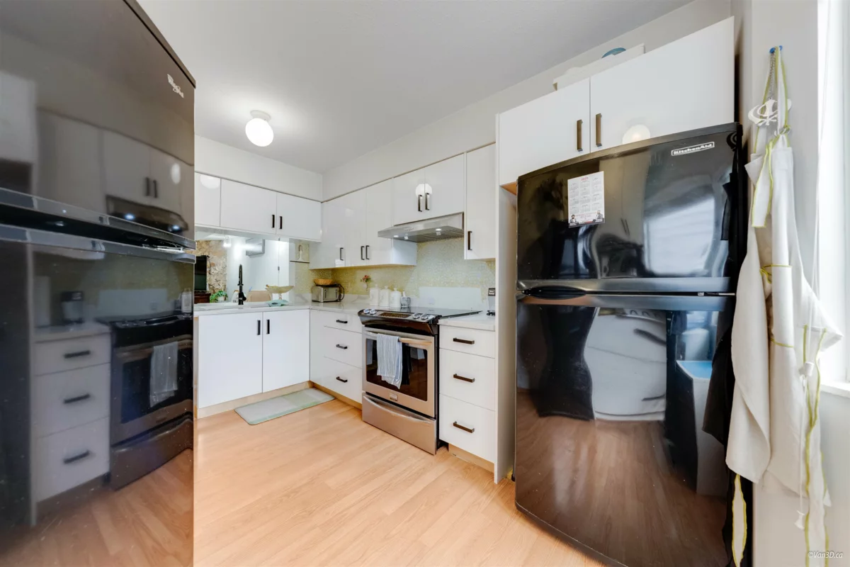 Kitchen Island Photo of 10 7540 138 Street, Surrey, BC