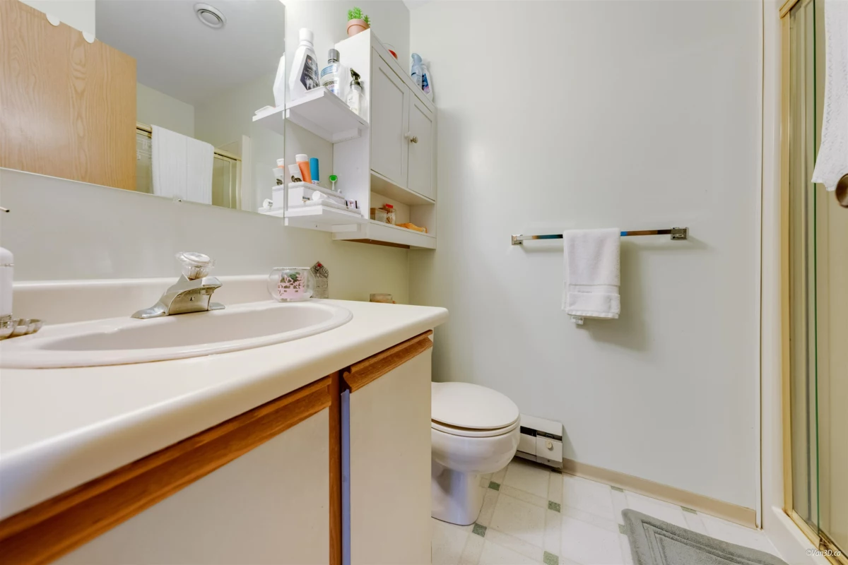 Mudroom Photo of 10 7540 138 Street, Surrey, BC