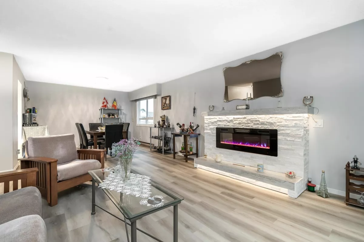 Guest Bathroom Photo of 203 32040 Peardonville Road, Abbotsford, BC