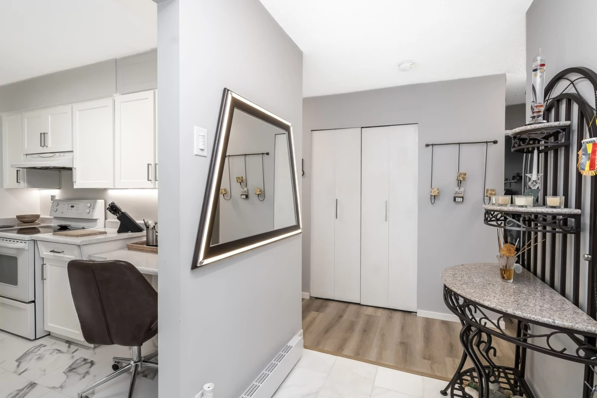 Kitchen Island Photo of 203 32040 Peardonville Road, Abbotsford, BC