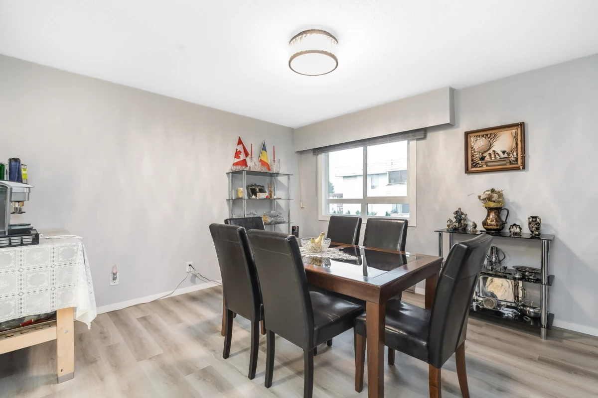 Primary Bathroom Photo of 203 32040 Peardonville Road, Abbotsford, BC