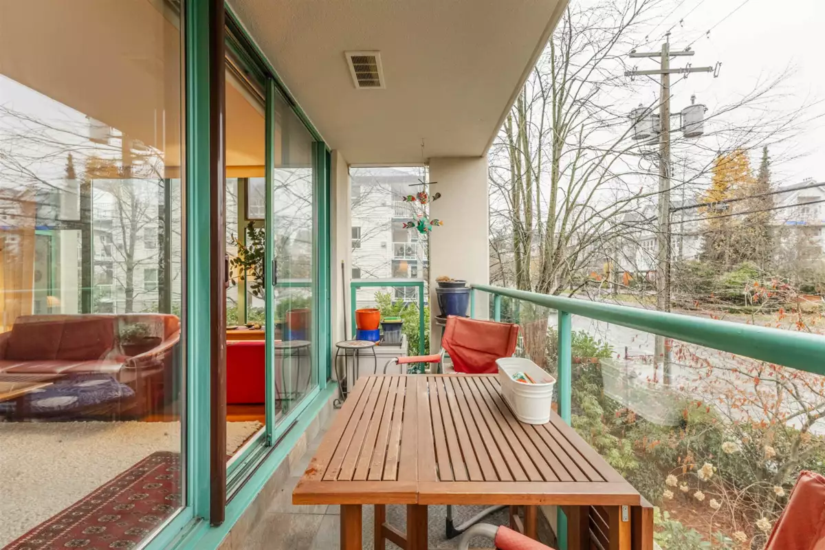 Basement Recreation Room Photo of 207 15466 North Bluff Road, White Rock, BC