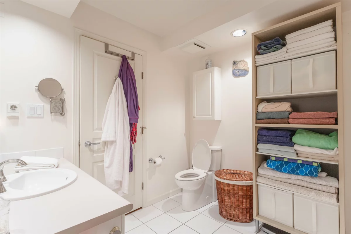 Bedroom 4 Photo of 207 15466 North Bluff Road, White Rock, BC