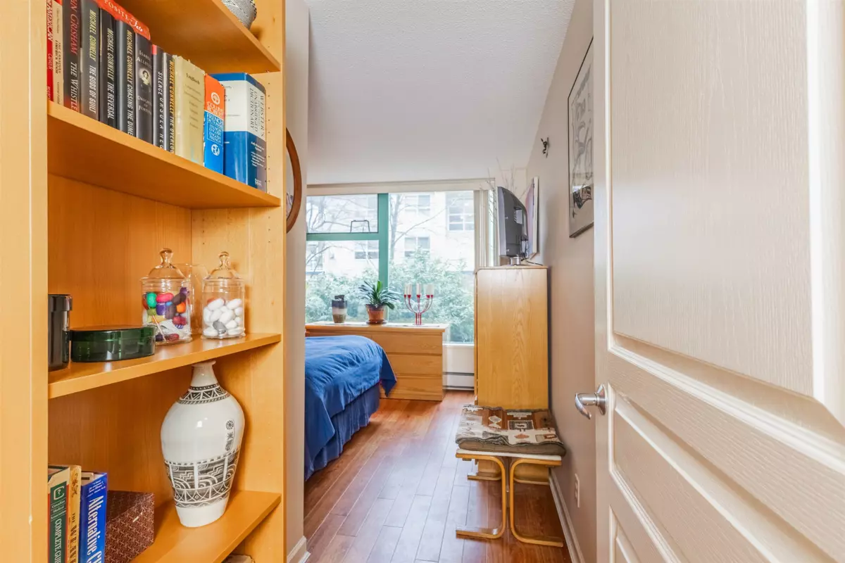 Dining Area Photo of 207 15466 North Bluff Road, White Rock, BC