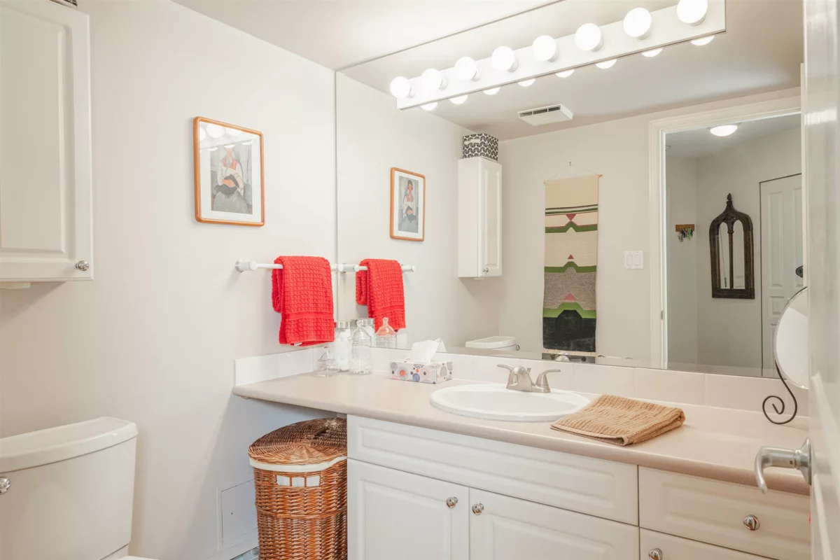 Family Room Photo of 207 15466 North Bluff Road, White Rock, BC