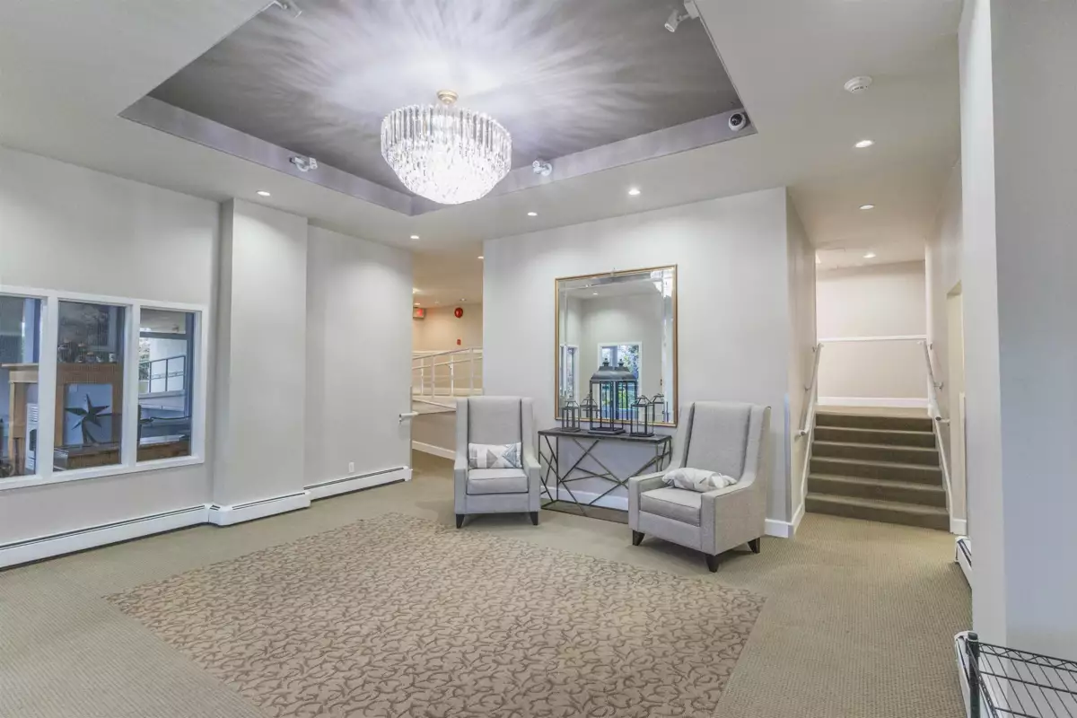 Hallway Photo of 207 15466 North Bluff Road, White Rock, BC