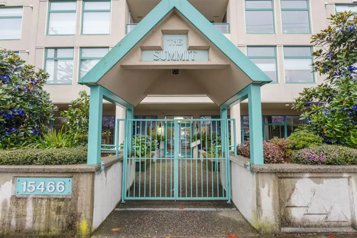 Mudroom Photo of 207 15466 North Bluff Road, White Rock, BC