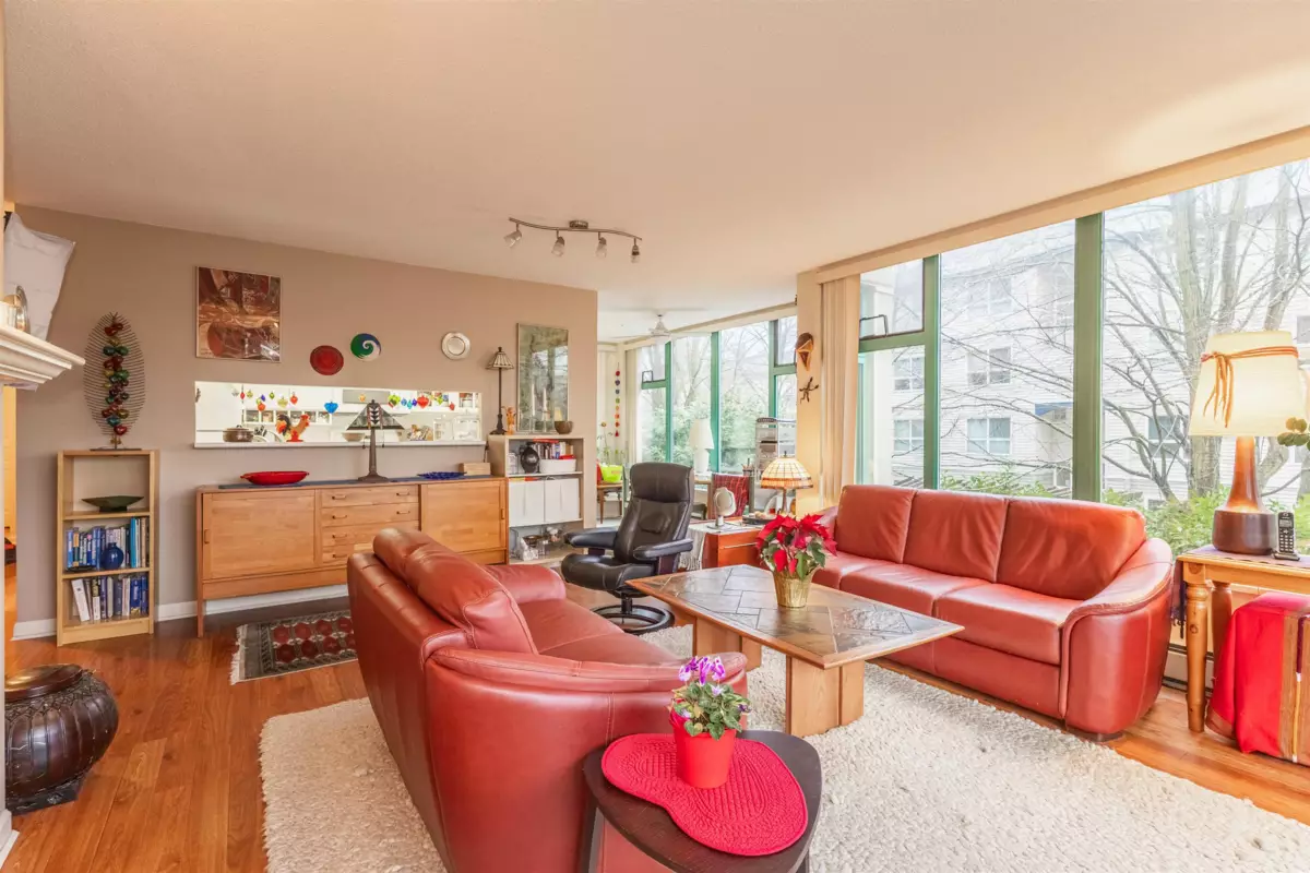 Powder Room Photo of 207 15466 North Bluff Road, White Rock, BC