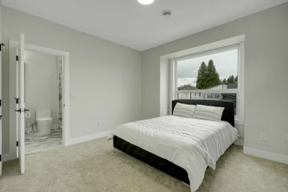 Entry Foyer Photo of 17246 59 Avenue, Surrey, BC