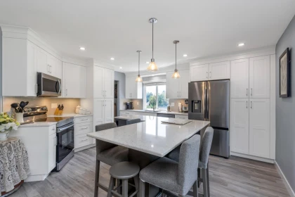 Kitchen Island Photo of 35479 Tweedsmuir Drive, Abbotsford, BC