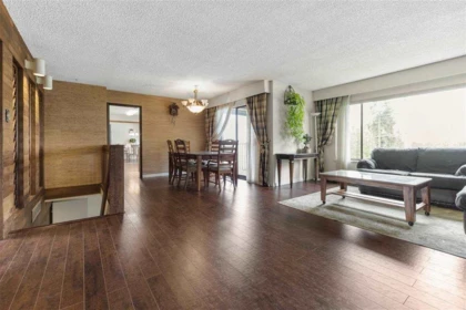Kitchen Island Photo of 387 Mundy Street, Coquitlam, BC