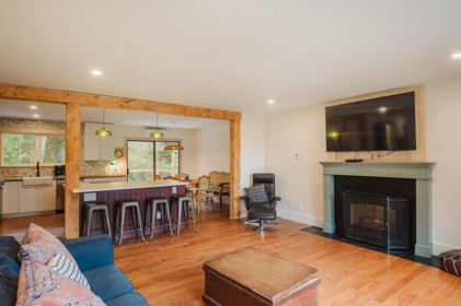 1453 Davidson Road, Gibsons, BC, Gibsons — Single Family Residence for sale