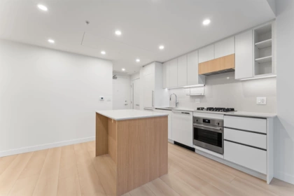 Kitchen Island Photo of 2606 13573 98a Avenue, Surrey, BC