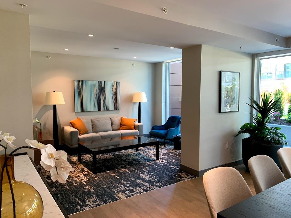 Walk-In Closet Photo of 903 3331 No. 3 Road, Richmond, BC