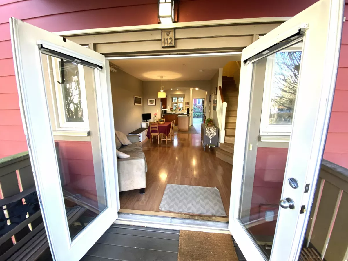 Backyard Photo of 112 675 Park Crescent, New Westminster, BC