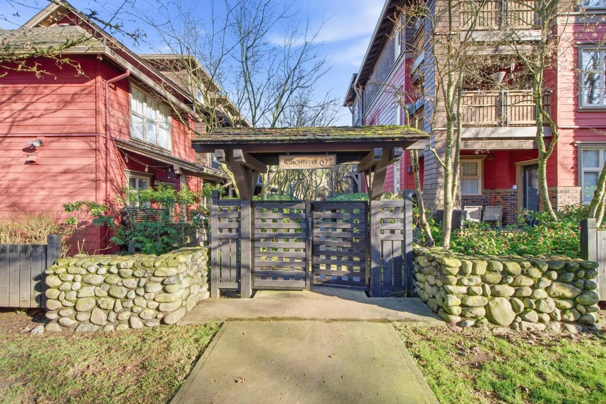 Garden / Landscaping Photo of 112 675 Park Crescent, New Westminster, BC