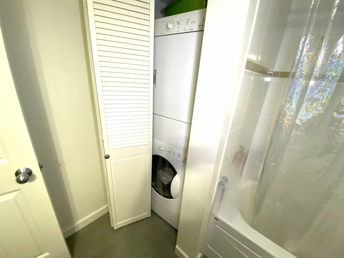 Swimming Pool Photo of 112 675 Park Crescent, New Westminster, BC