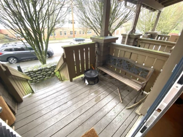 Front Yard Photo of 112 675 Park Crescent, New Westminster, BC