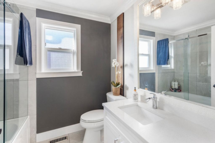 Guest Bathroom Photo of 14680 72a Avenue, Surrey, BC