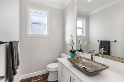 Primary Bathroom Photo of 14680 72a Avenue, Surrey, BC