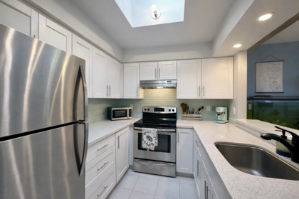 311 3420 Bell Avenue, Burnaby, BC