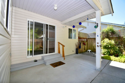 Entry Foyer Photo of 22 535 Shaw Road, Gibsons, BC