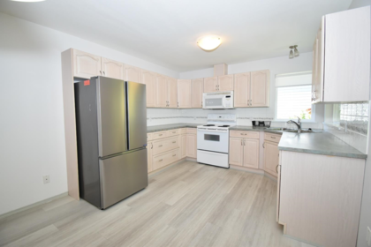 Walk-In Closet Photo of 22 535 Shaw Road, Gibsons, BC