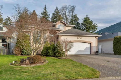 223 Balsam Avenue, Harrison Hot Springs, BC, Harrison Hot Springs — Single Family Residence for sale