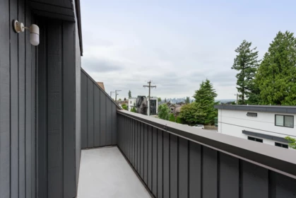 Hot Tub / Spa Photo of 1915 Chesterfield Avenue, North Vancouver, BC