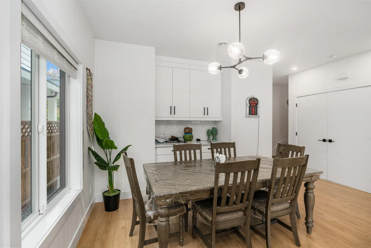 Kitchen Photo of 18460 64 Avenue, Surrey, BC