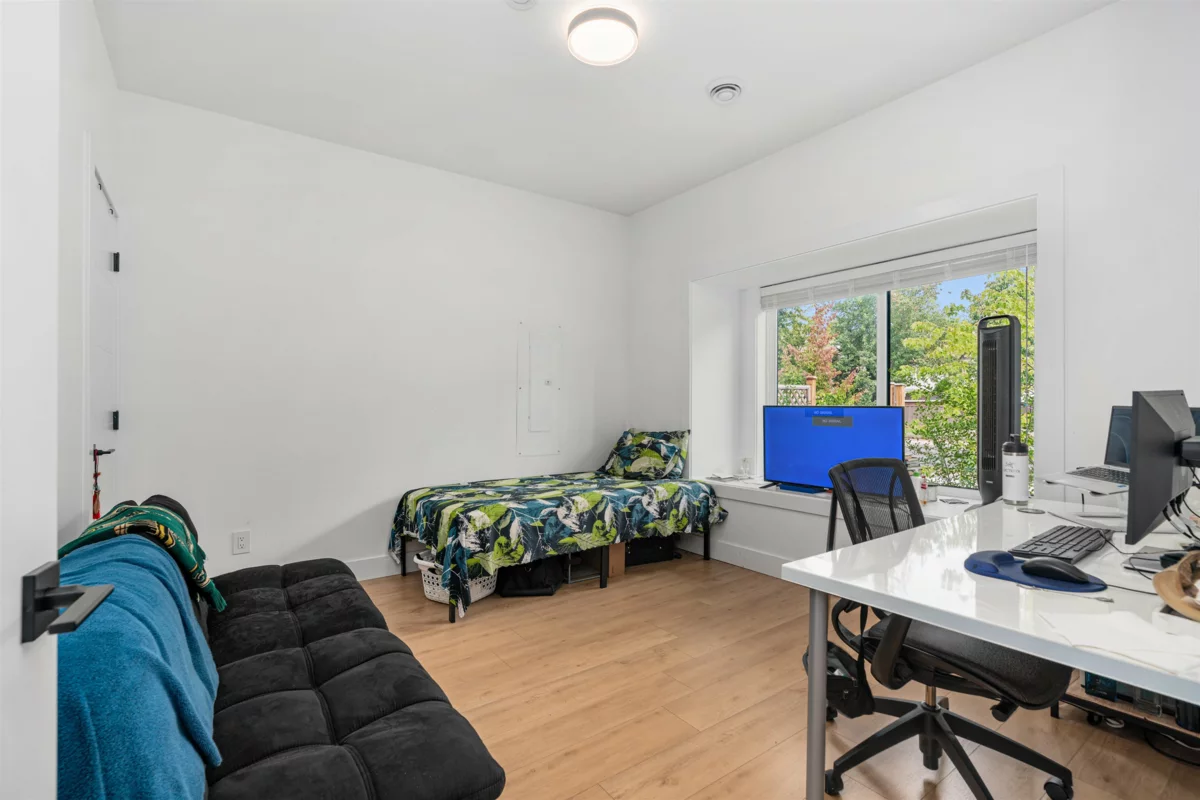 Powder Room Photo of 18460 64 Avenue, Surrey, BC