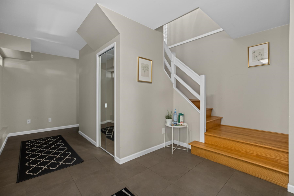 Backyard Photo of 905 Greenwood Road, West Vancouver, BC