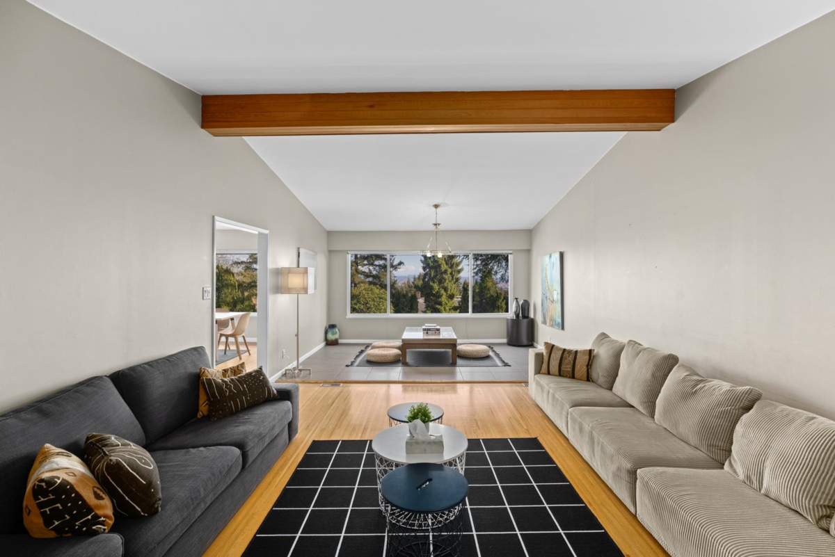 Breakfast Nook Photo of 905 Greenwood Road, West Vancouver, BC