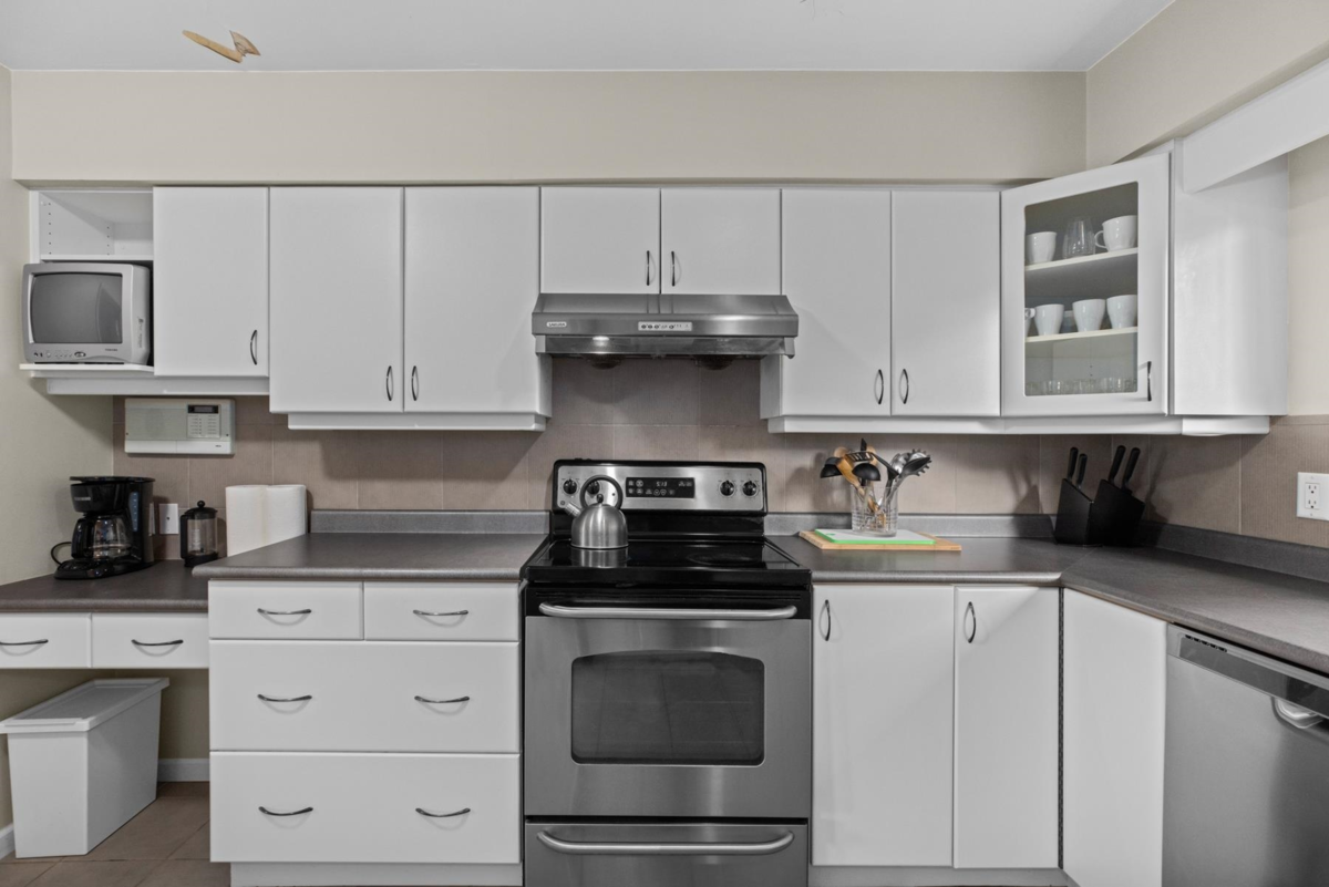 Guest Bathroom Photo of 905 Greenwood Road, West Vancouver, BC