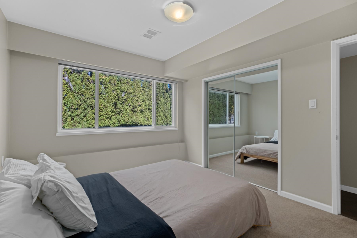 Hallway Photo of 905 Greenwood Road, West Vancouver, BC