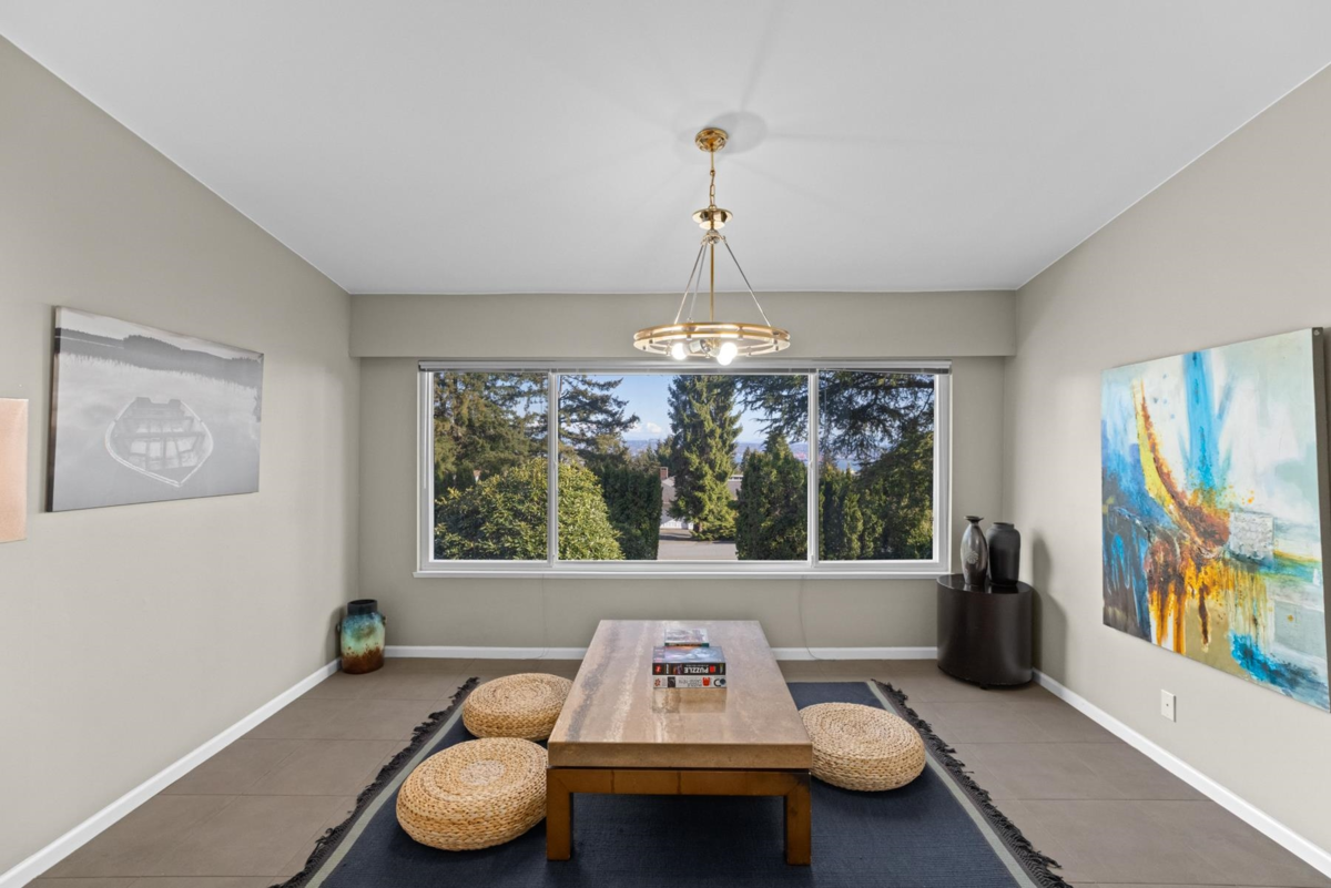Kitchen Island Photo of 905 Greenwood Road, West Vancouver, BC