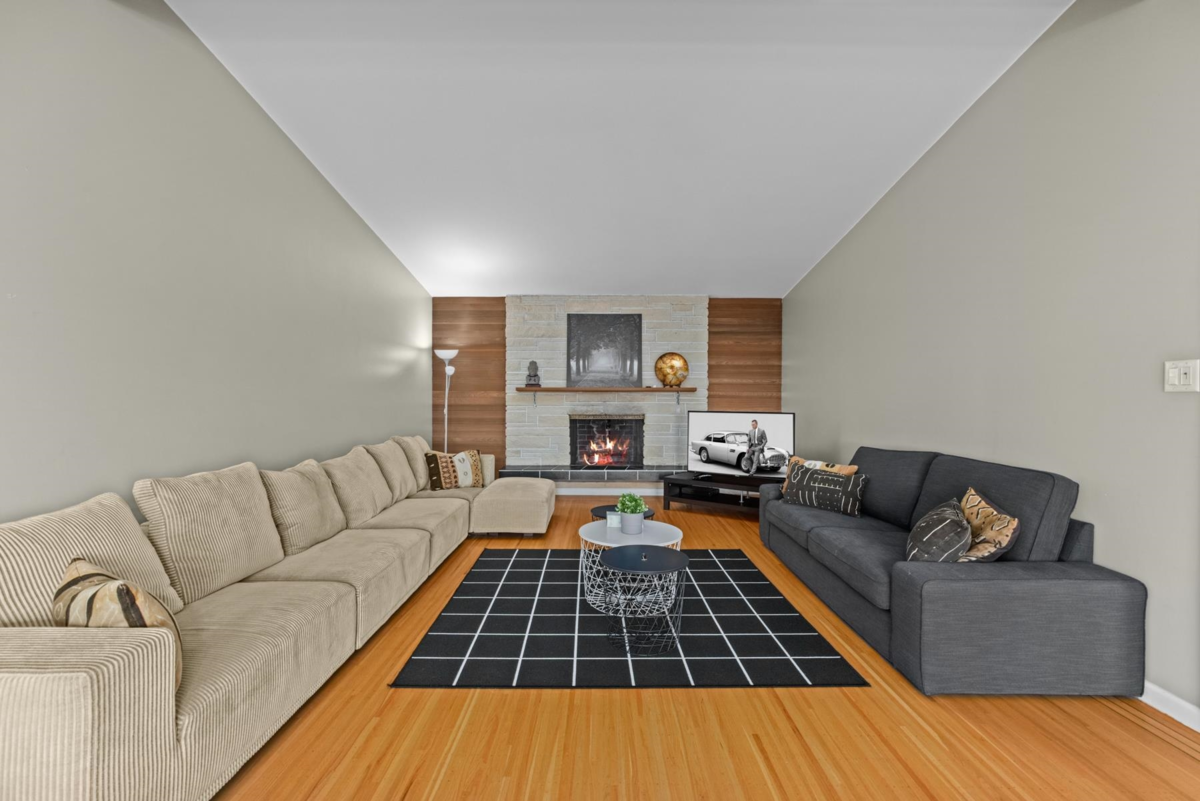 Kitchen Photo of 905 Greenwood Road, West Vancouver, BC