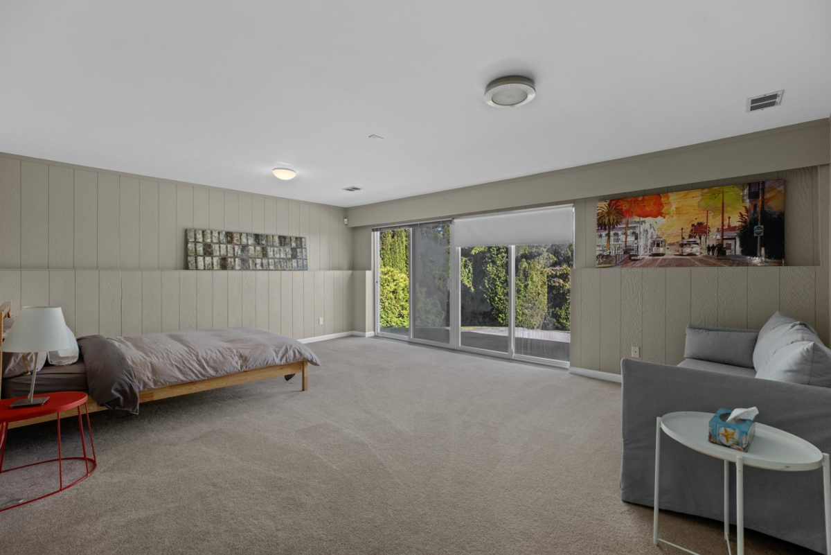 Mudroom Photo of 905 Greenwood Road, West Vancouver, BC