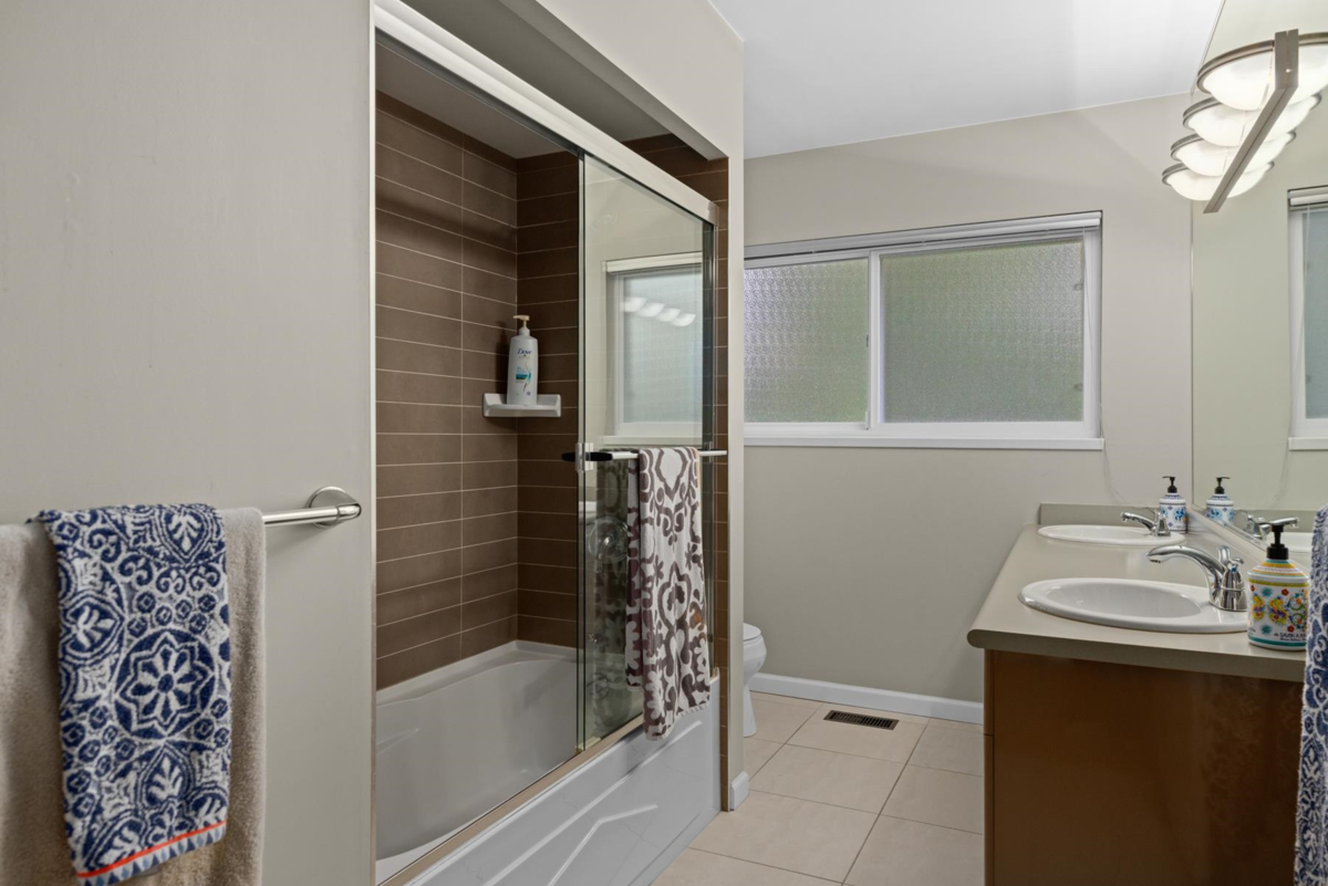 Outdoor Deck Photo of 905 Greenwood Road, West Vancouver, BC