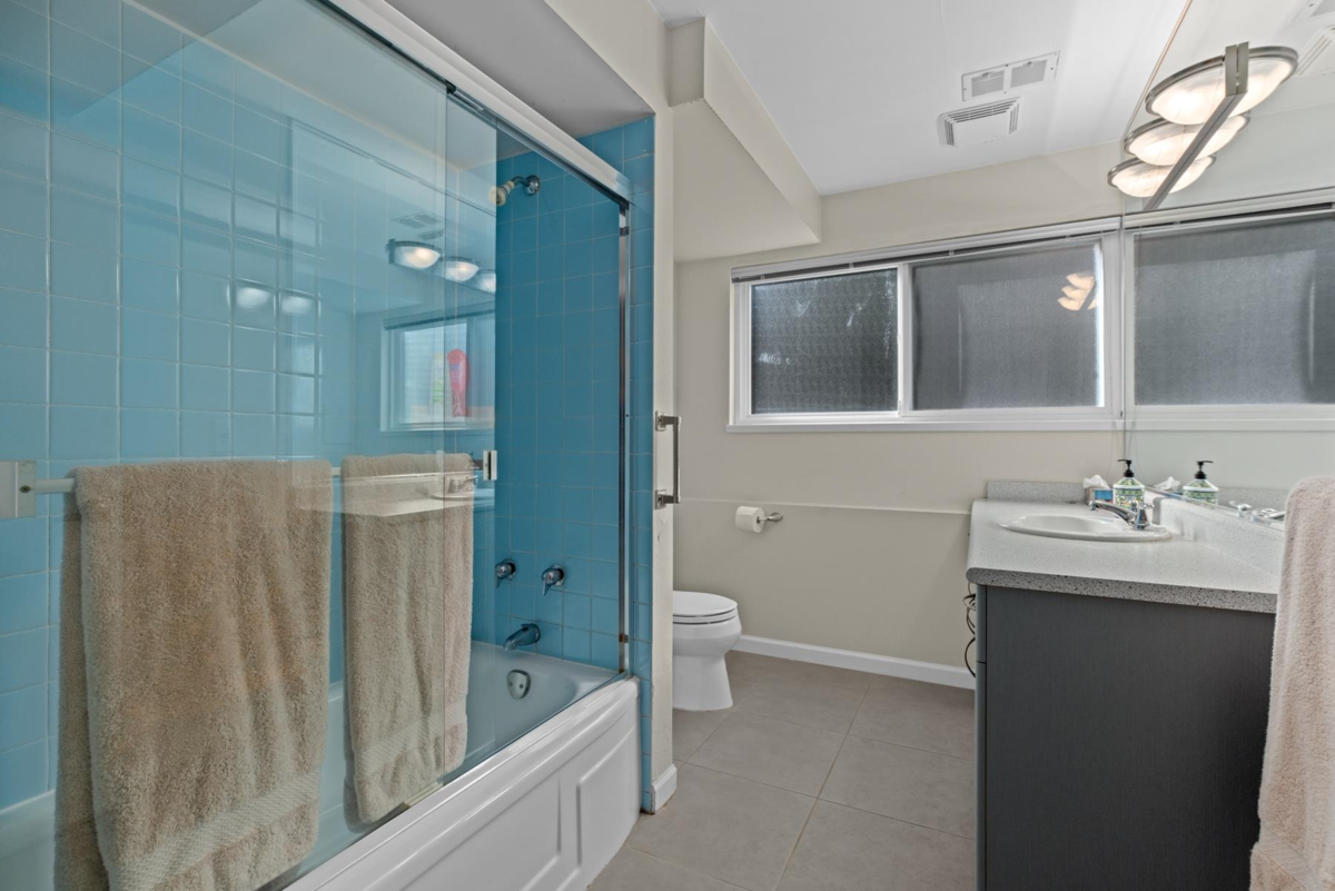 Outdoor Patio Photo of 905 Greenwood Road, West Vancouver, BC