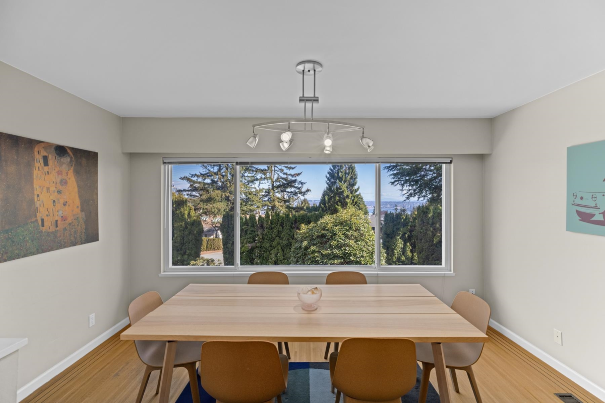 Primary Bedroom Photo of 905 Greenwood Road, West Vancouver, BC