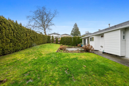 Backyard Photo of 2941 Edgehill Avenue, Abbotsford, BC