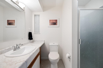 Guest Bathroom Photo of 2941 Edgehill Avenue, Abbotsford, BC