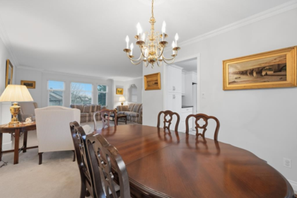 Kitchen Island Photo of 2941 Edgehill Avenue, Abbotsford, BC